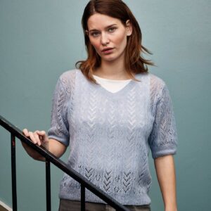 Bluse med hulmønster (nr 890120)