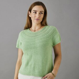 T-shirt med runtbærestykke og perlestrik (nr 890438)