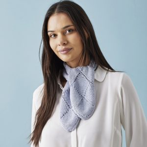 Tørklæde i ruder med hulmønster (nr 891405)